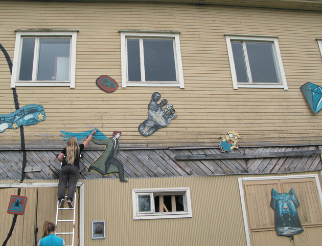 Mural painting workshop at Valikkari.